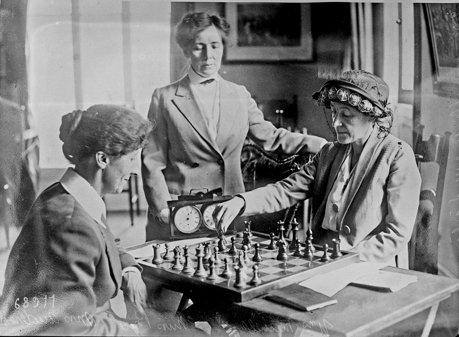 1900s photo of Edith Michell, Edith Price and Gertrude Anderson